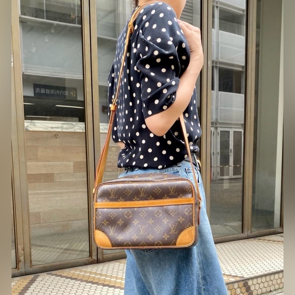 Authentic Louis Vuitton Monogram Trocadero 30 Shoulder Bag MB0987